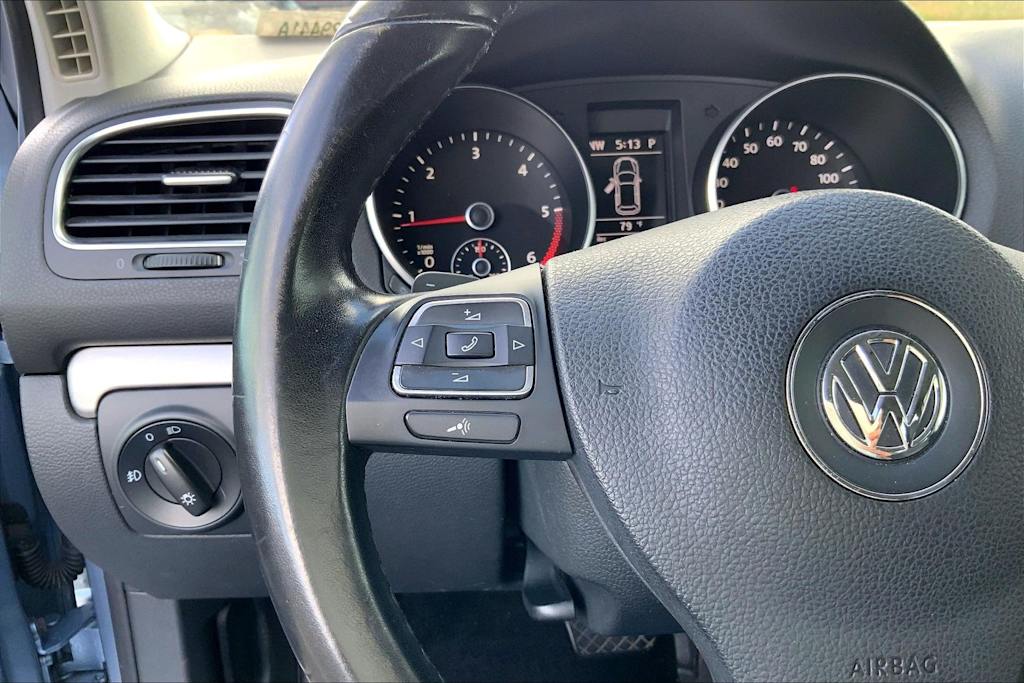 Thumbnail: 2011 Volkswagen Golf - 25