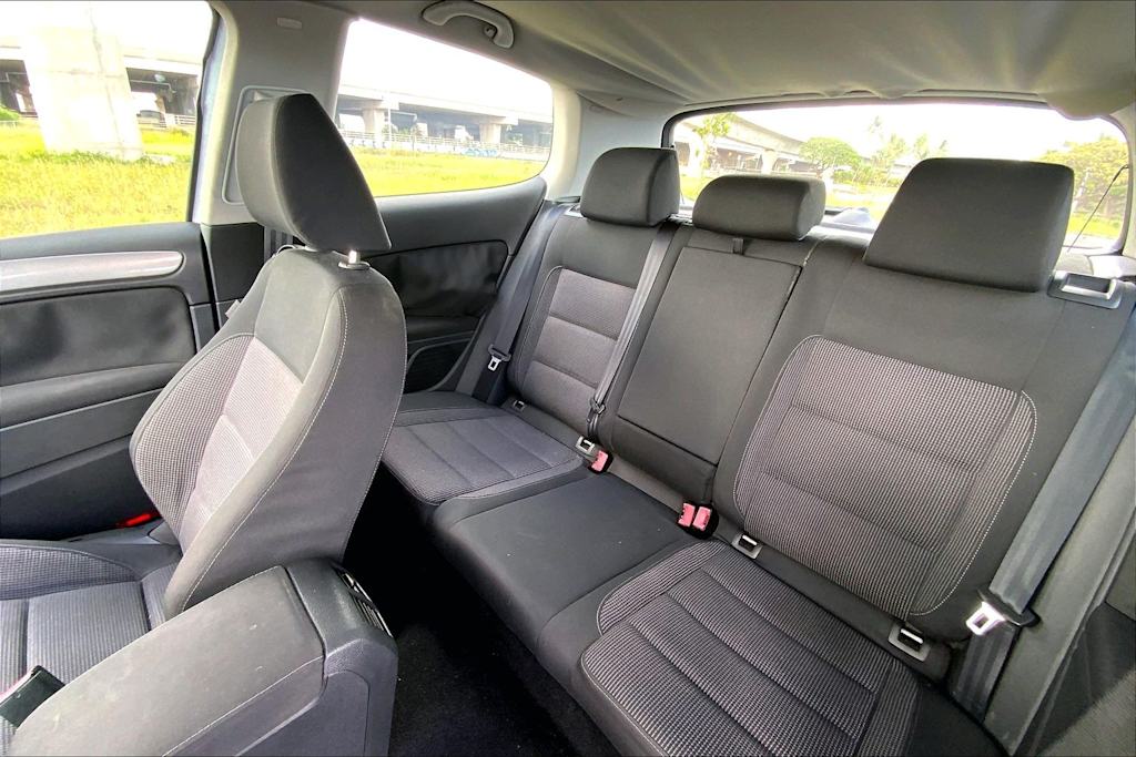 Thumbnail: 2011 Volkswagen Golf - 13