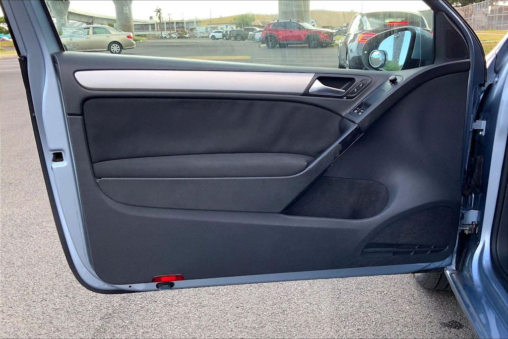 Thumbnail: 2011 Volkswagen Golf - 27