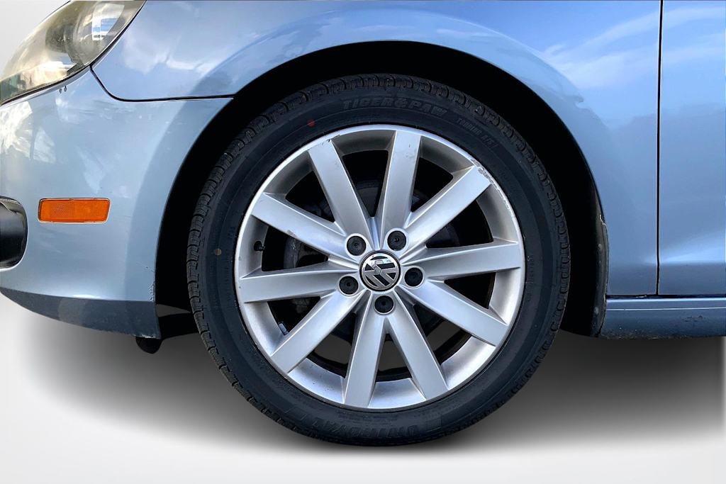 Thumbnail: 2011 Volkswagen Golf - 8
