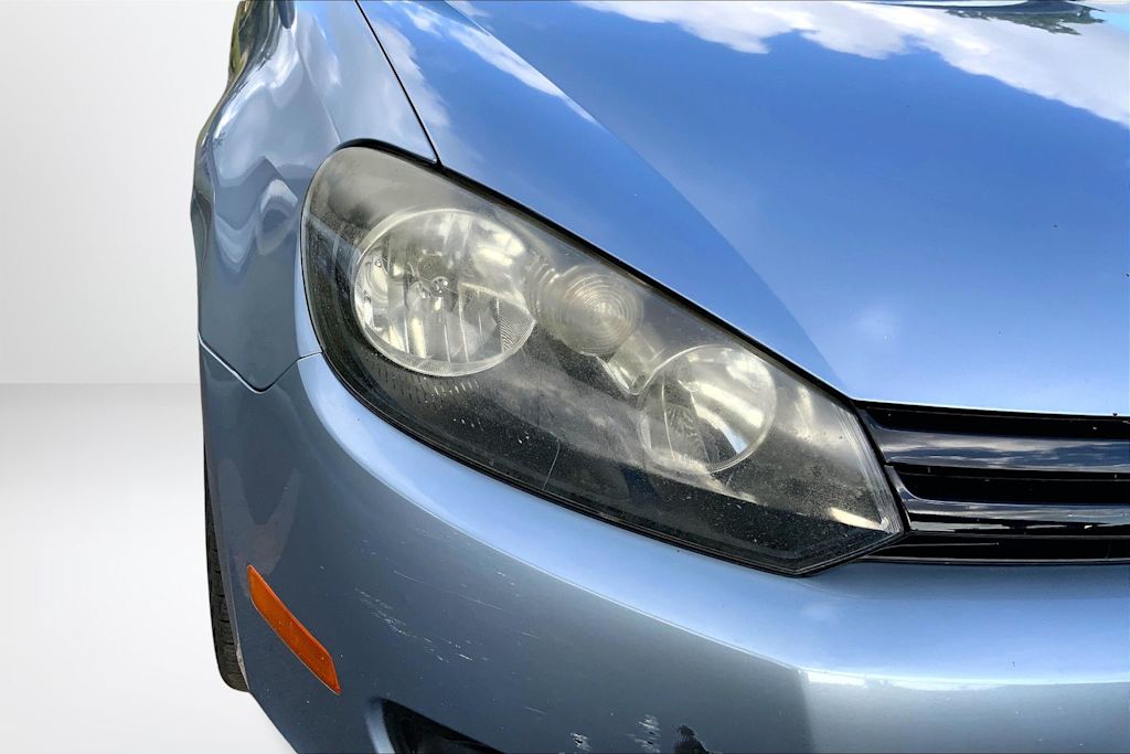 Thumbnail: 2011 Volkswagen Golf - 30