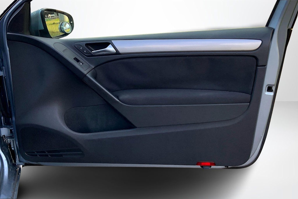Thumbnail: 2011 Volkswagen Golf - 28