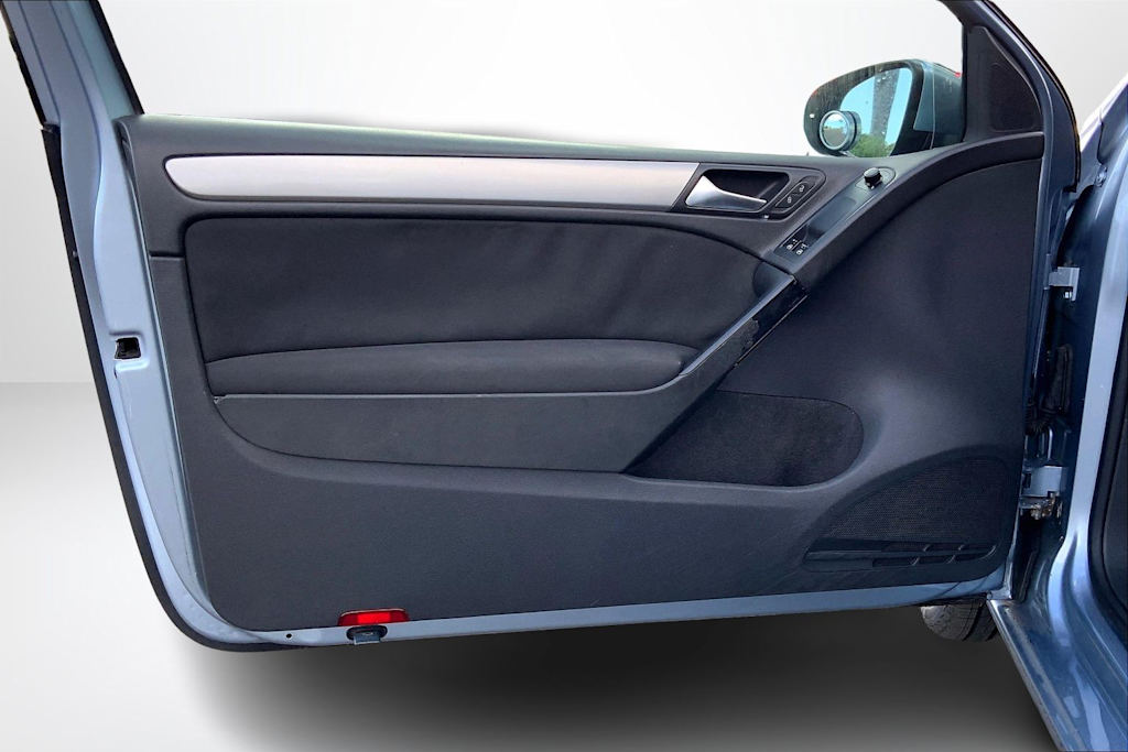 Thumbnail: 2011 Volkswagen Golf - 27