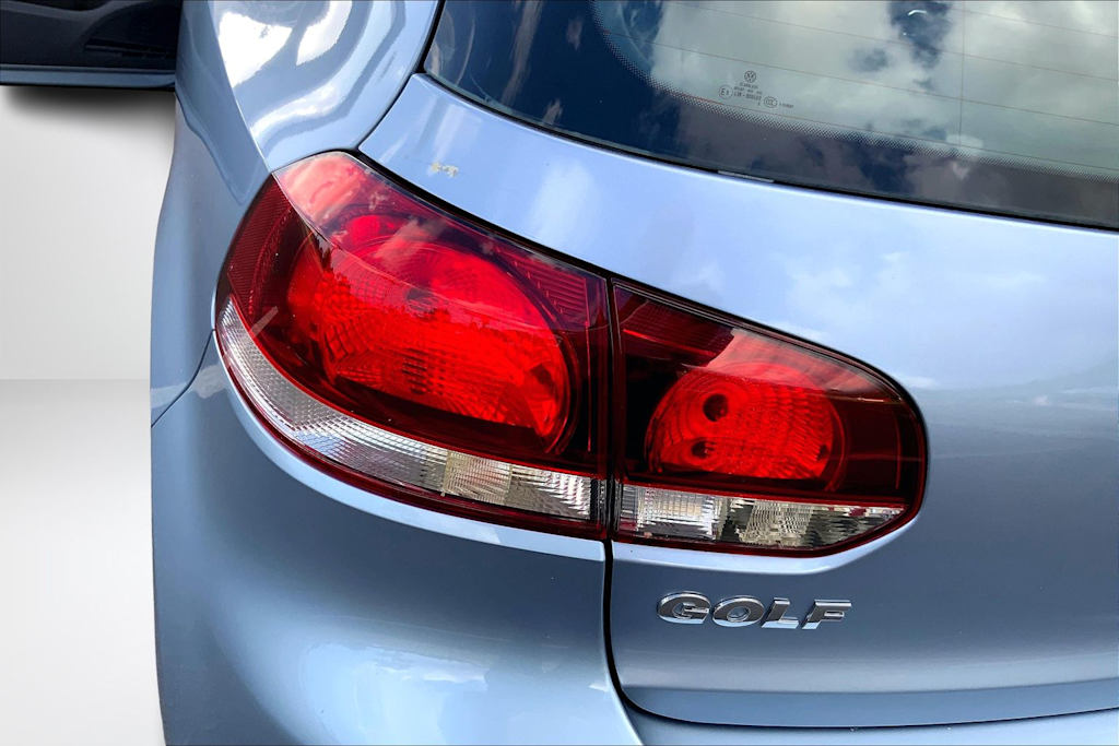 Thumbnail: 2011 Volkswagen Golf - 31