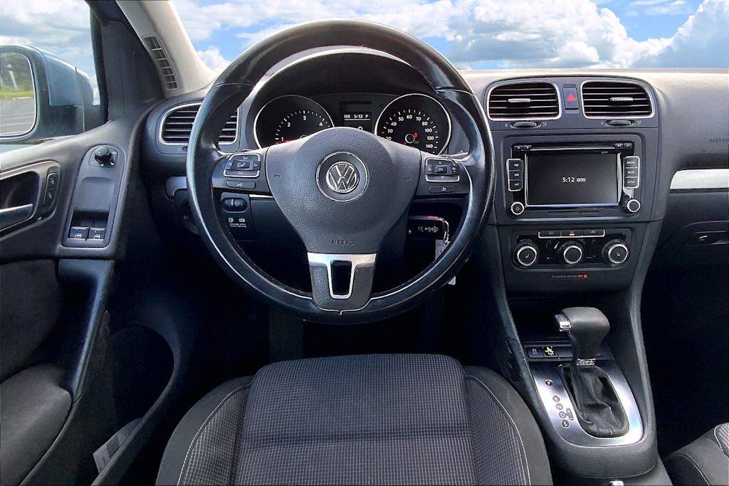 Thumbnail: 2011 Volkswagen Golf - 14