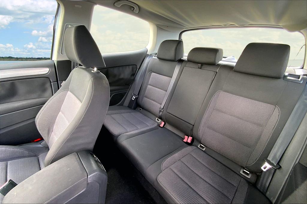Thumbnail: 2011 Volkswagen Golf - 13