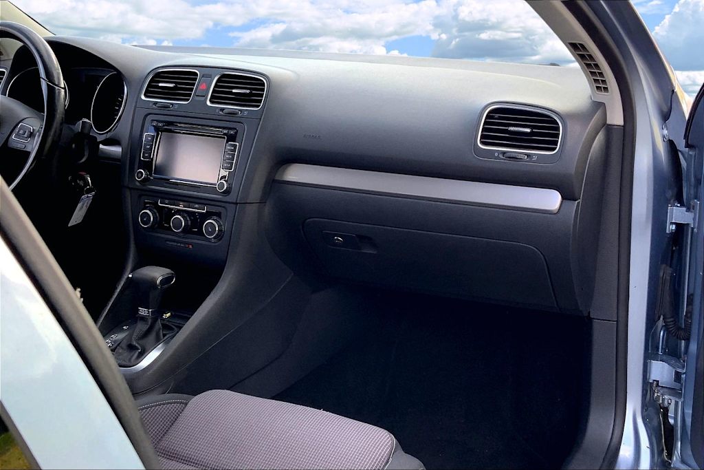 Thumbnail: 2011 Volkswagen Golf - 24