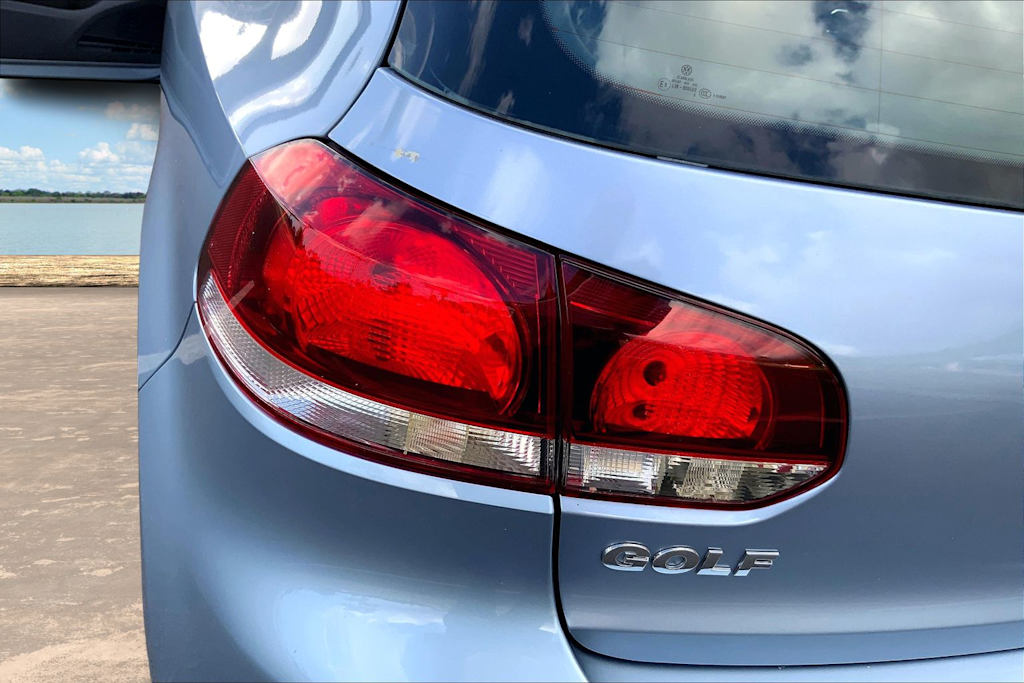 Thumbnail: 2011 Volkswagen Golf - 31