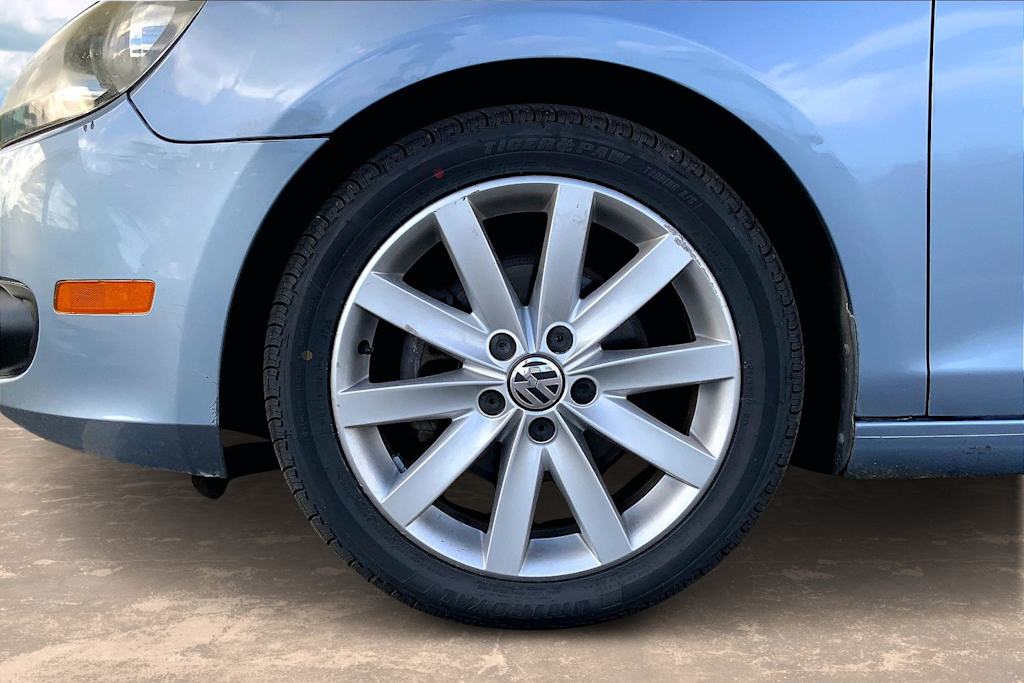 Thumbnail: 2011 Volkswagen Golf - 8