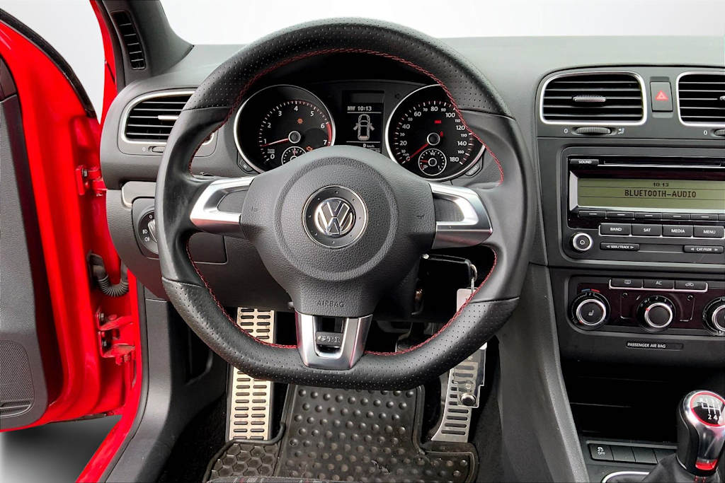 Thumbnail: 2011 Volkswagen Golf - 14