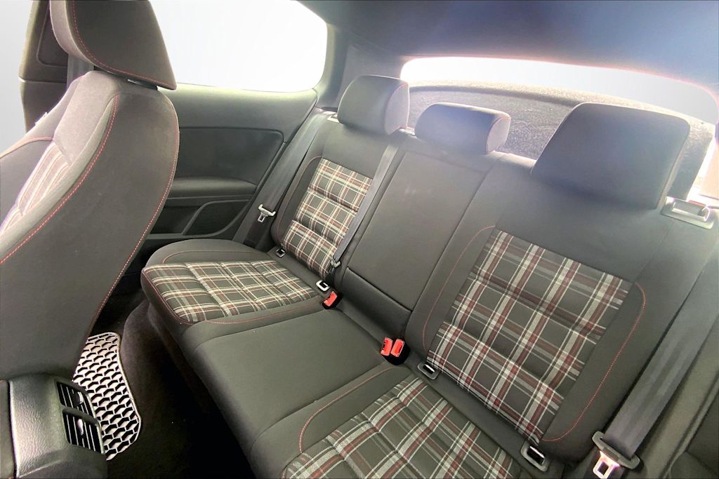 Thumbnail: 2011 Volkswagen Golf - 13