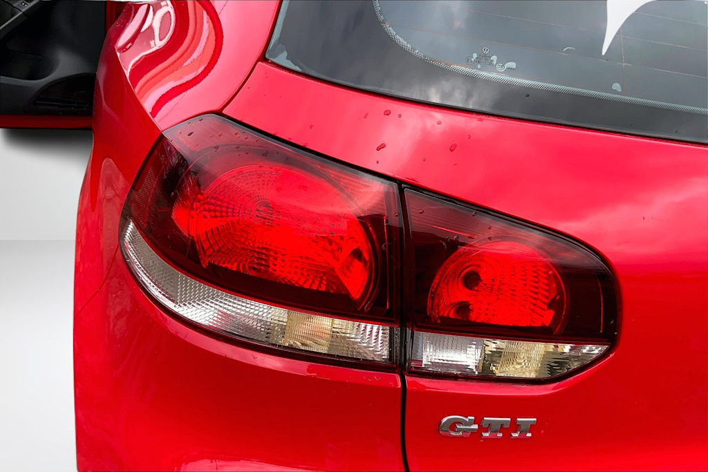 Thumbnail: 2011 Volkswagen Golf - 27