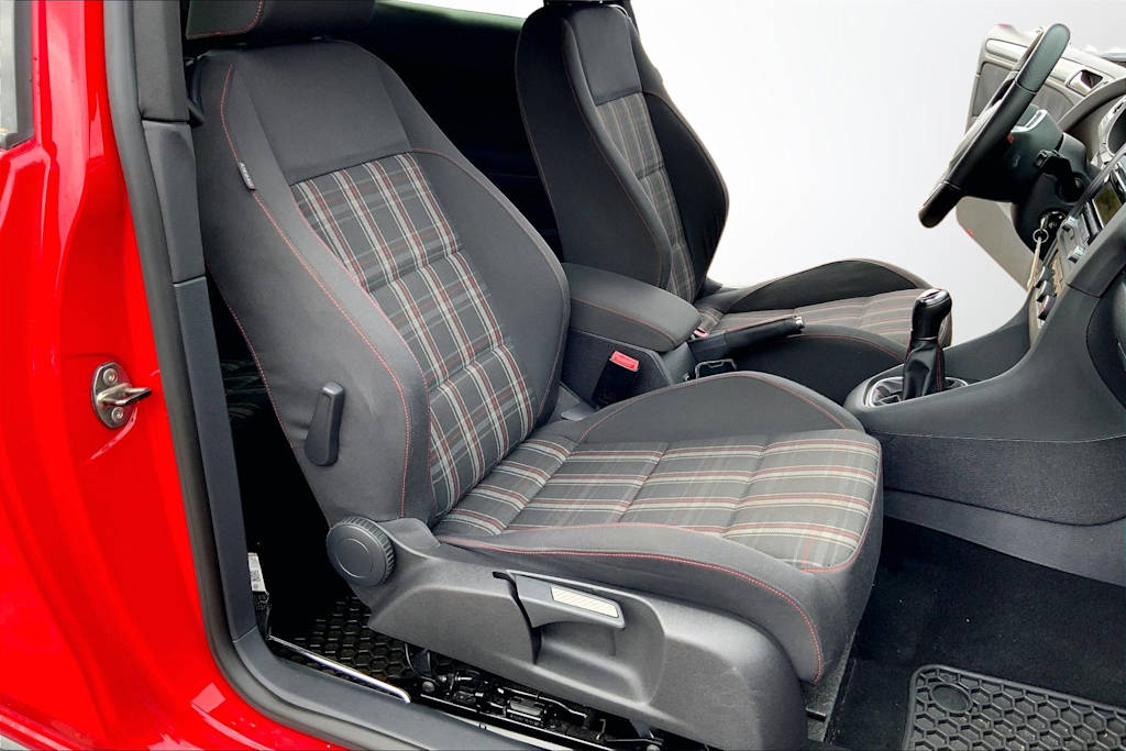 Thumbnail: 2011 Volkswagen Golf - 12