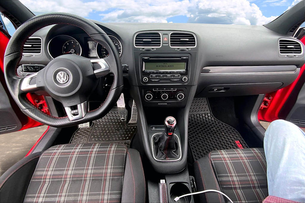 Thumbnail: 2011 Volkswagen Golf - 10