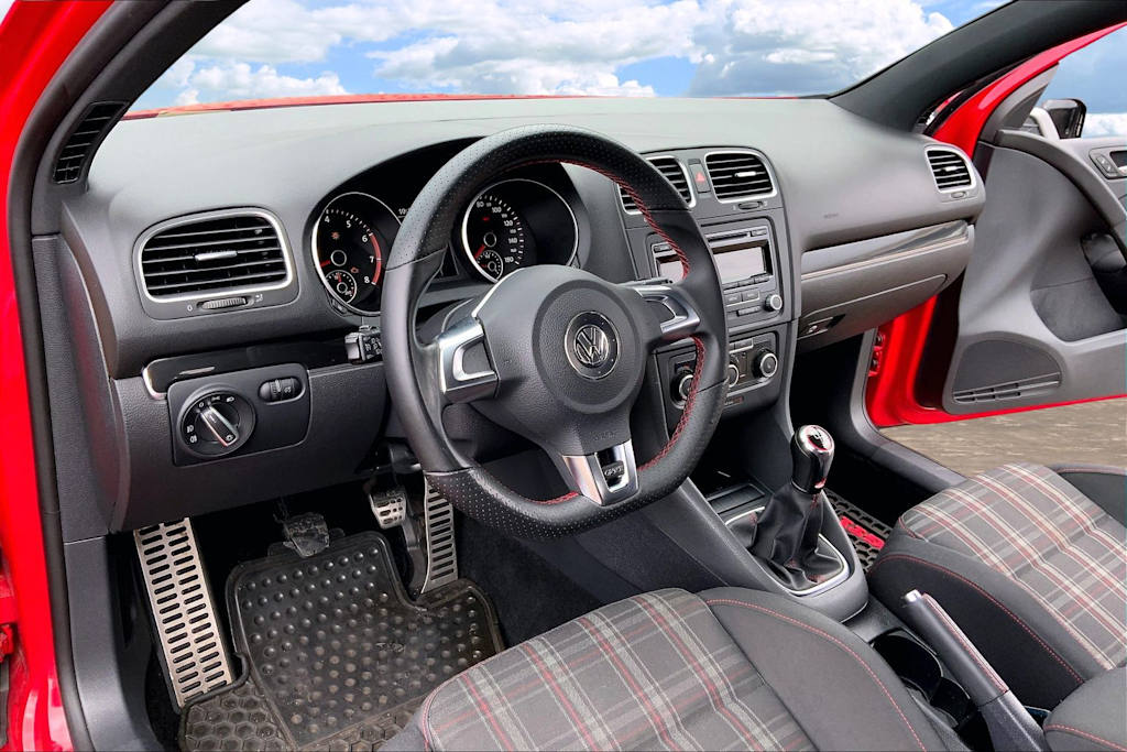 Thumbnail: 2011 Volkswagen Golf - 2