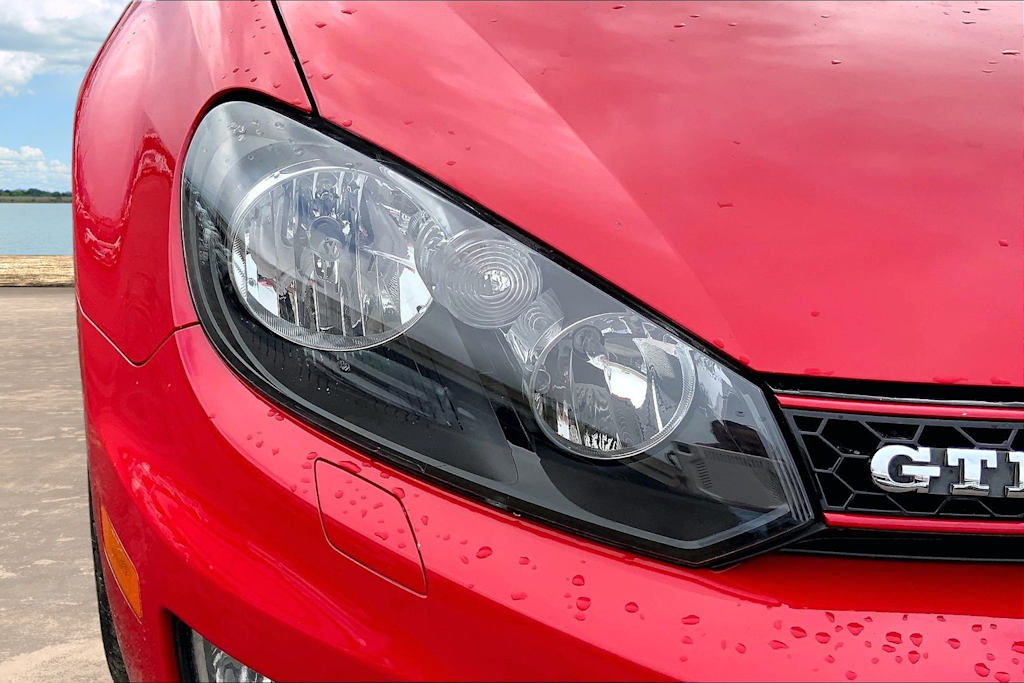 Thumbnail: 2011 Volkswagen Golf - 27