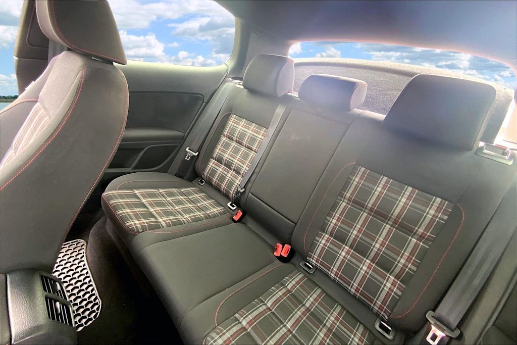 Thumbnail: 2011 Volkswagen Golf - 13