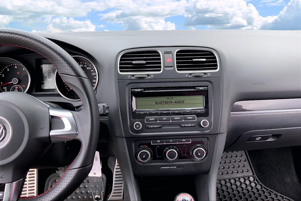 Thumbnail: 2011 Volkswagen Golf - 15
