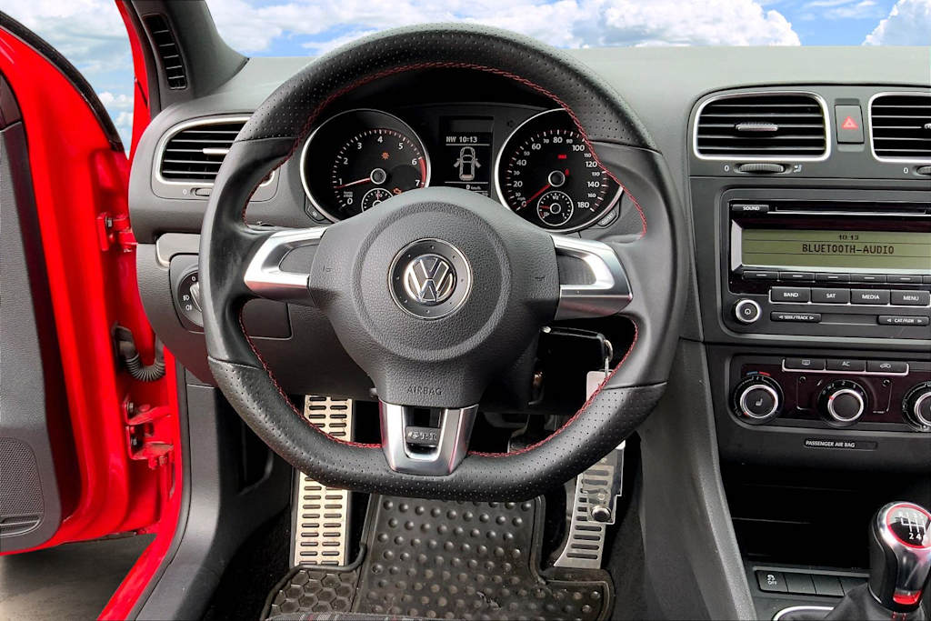 Thumbnail: 2011 Volkswagen Golf - 14