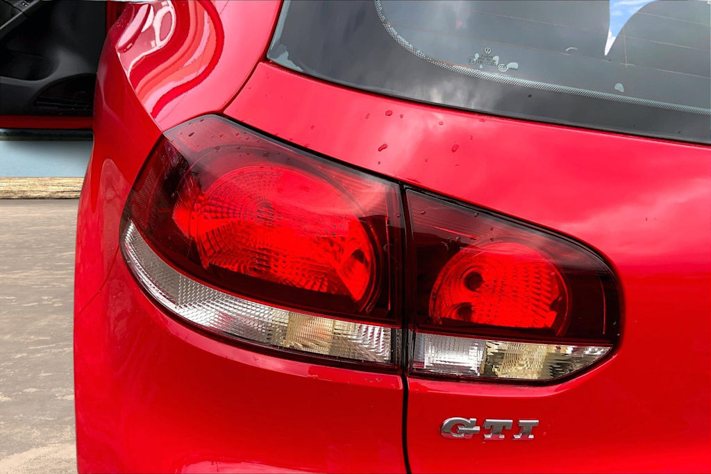 Thumbnail: 2011 Volkswagen Golf - 16