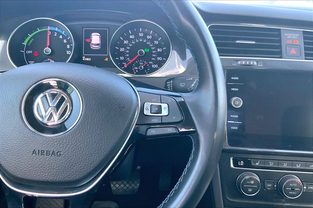 Thumbnail: 2019 Volkswagen e-Golf - 25