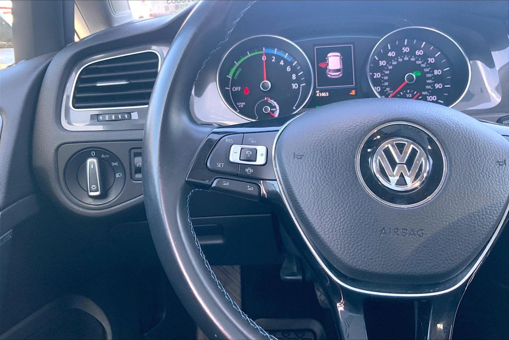 Thumbnail: 2019 Volkswagen e-Golf - 24