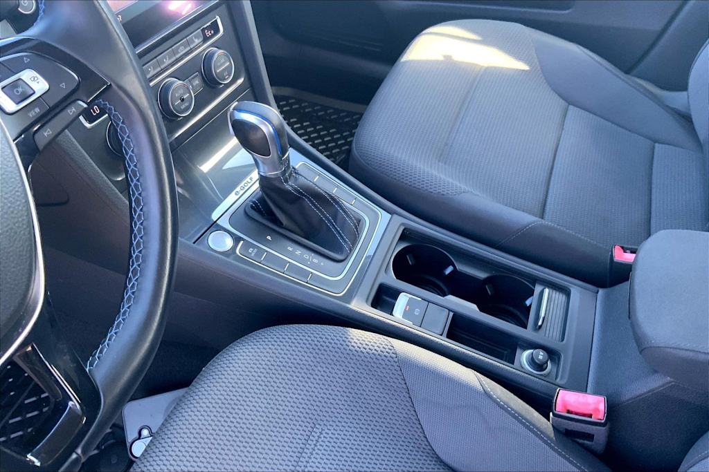 Thumbnail: 2019 Volkswagen e-Golf - 17