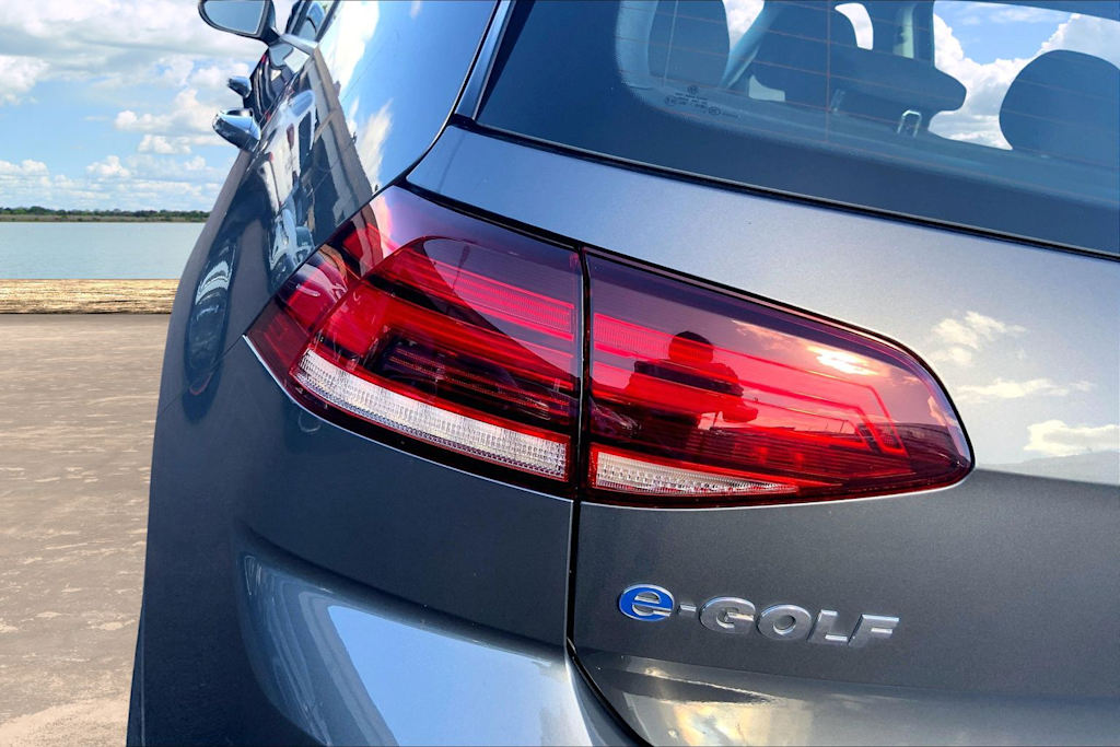 Thumbnail: 2019 Volkswagen e-Golf - 32