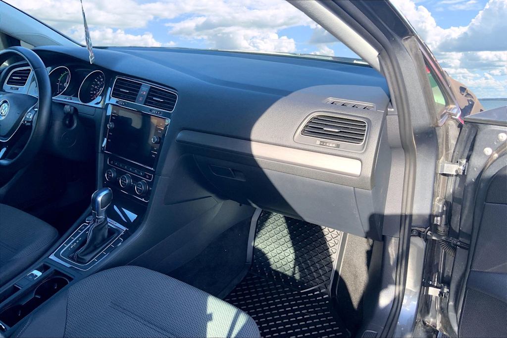 Thumbnail: 2019 Volkswagen e-Golf - 15