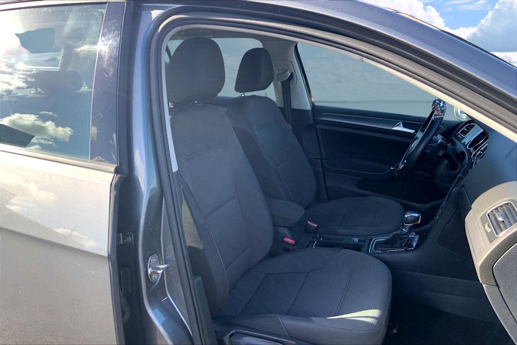 Thumbnail: 2019 Volkswagen e-Golf - 12
