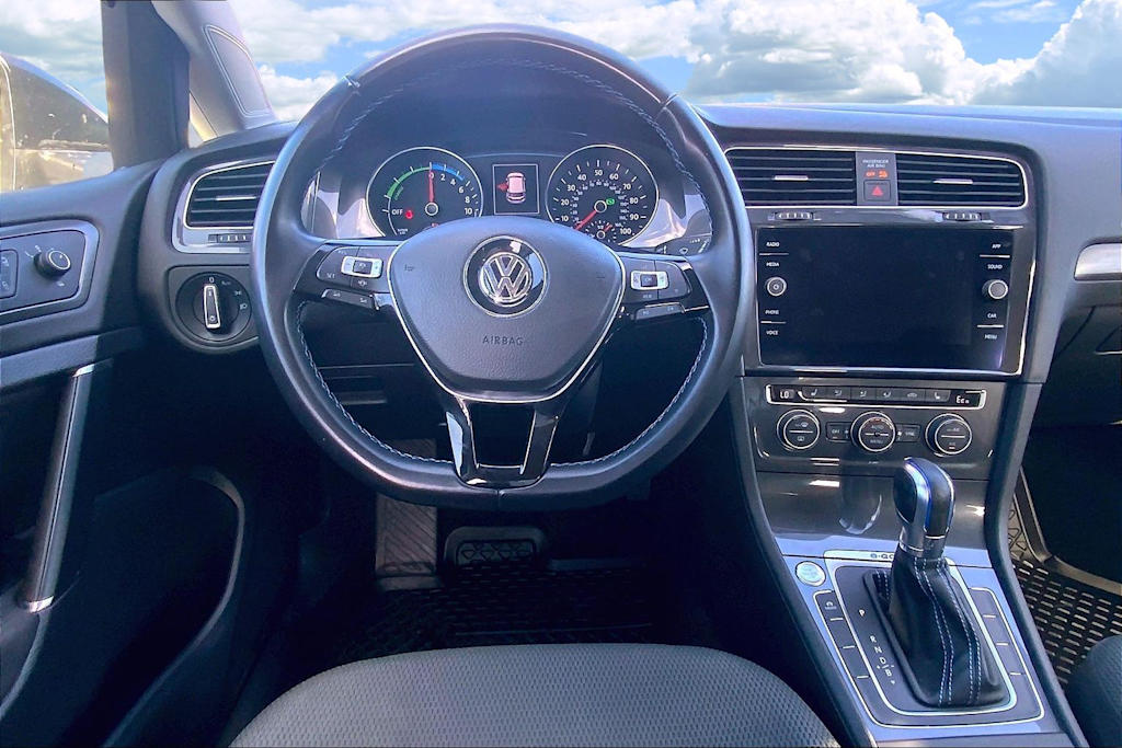 Thumbnail: 2019 Volkswagen e-Golf - 14