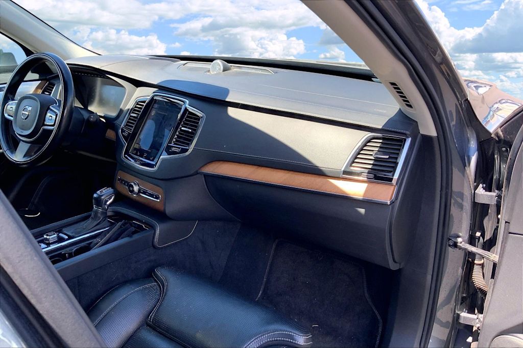 Thumbnail: 2018 Volvo XC90 - 15