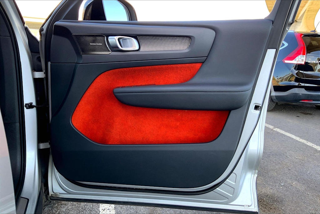 Thumbnail: 2019 Volvo XC40 - 27