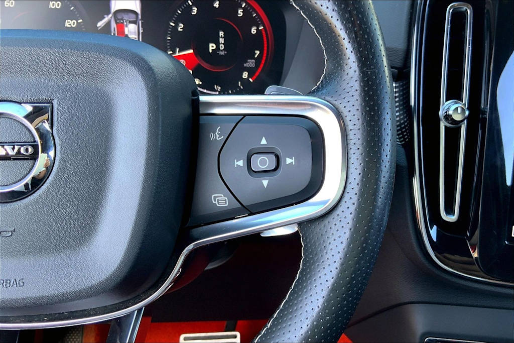 Thumbnail: 2019 Volvo XC40 - 25