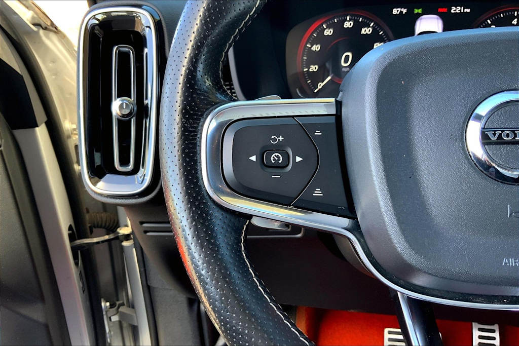 Thumbnail: 2019 Volvo XC40 - 24