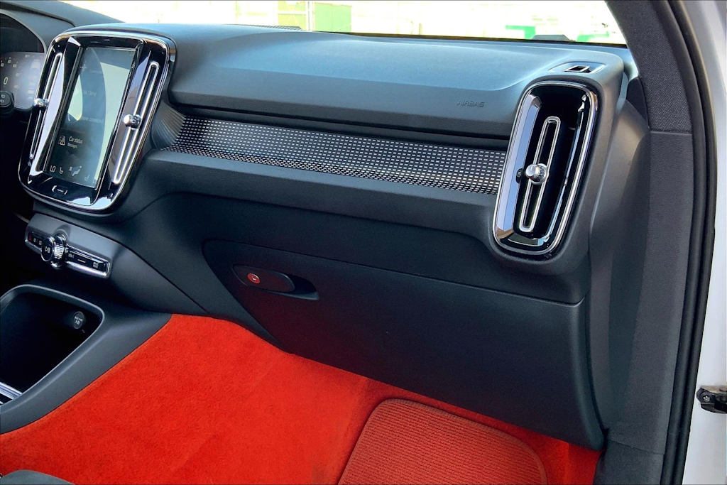 Thumbnail: 2019 Volvo XC40 - 23