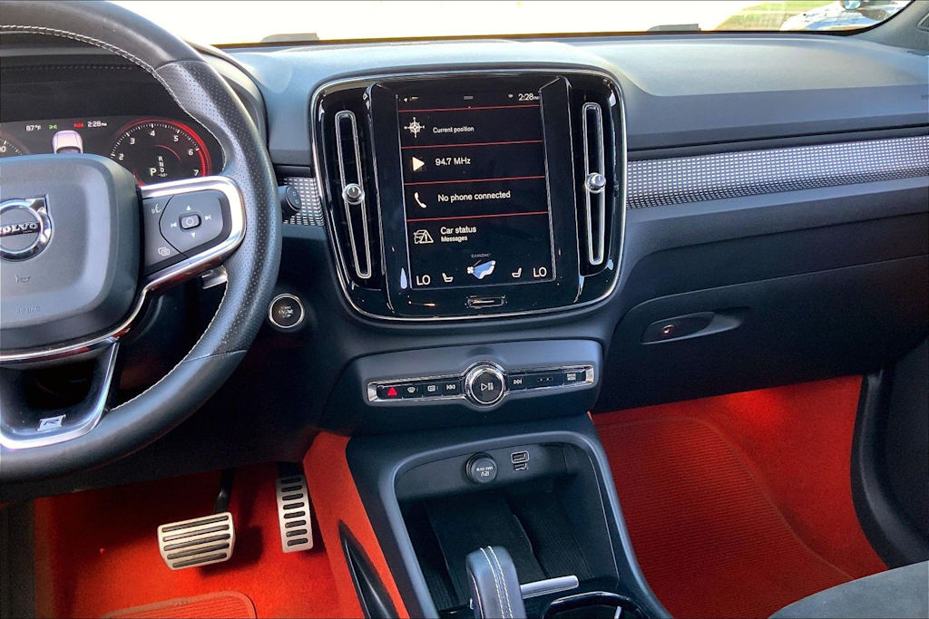 Thumbnail: 2019 Volvo XC40 - 14