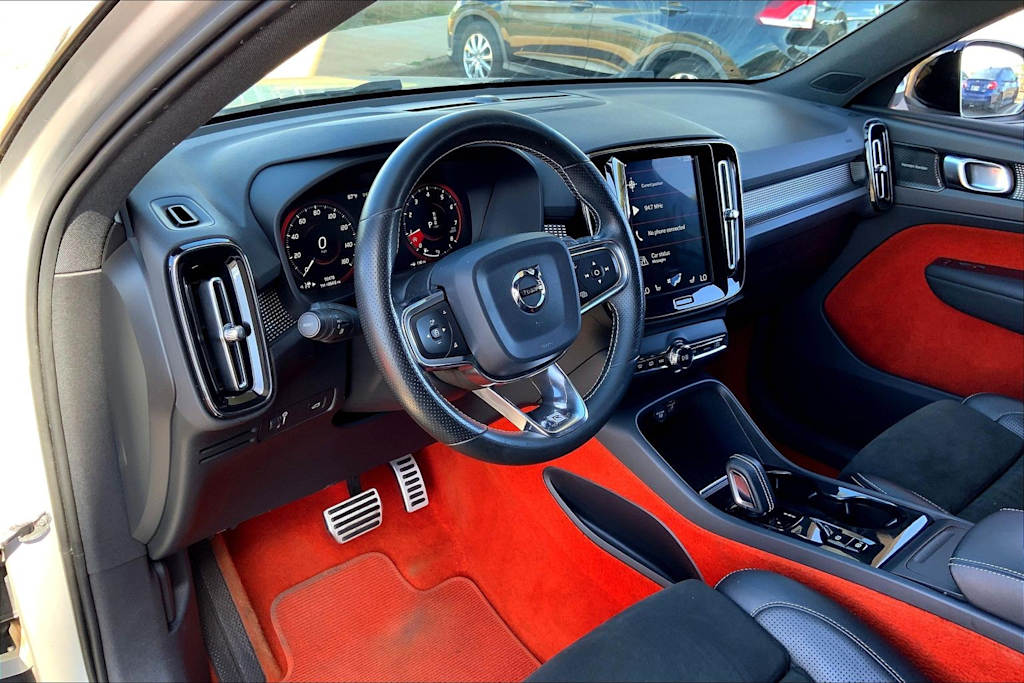 Thumbnail: 2019 Volvo XC40 - 2