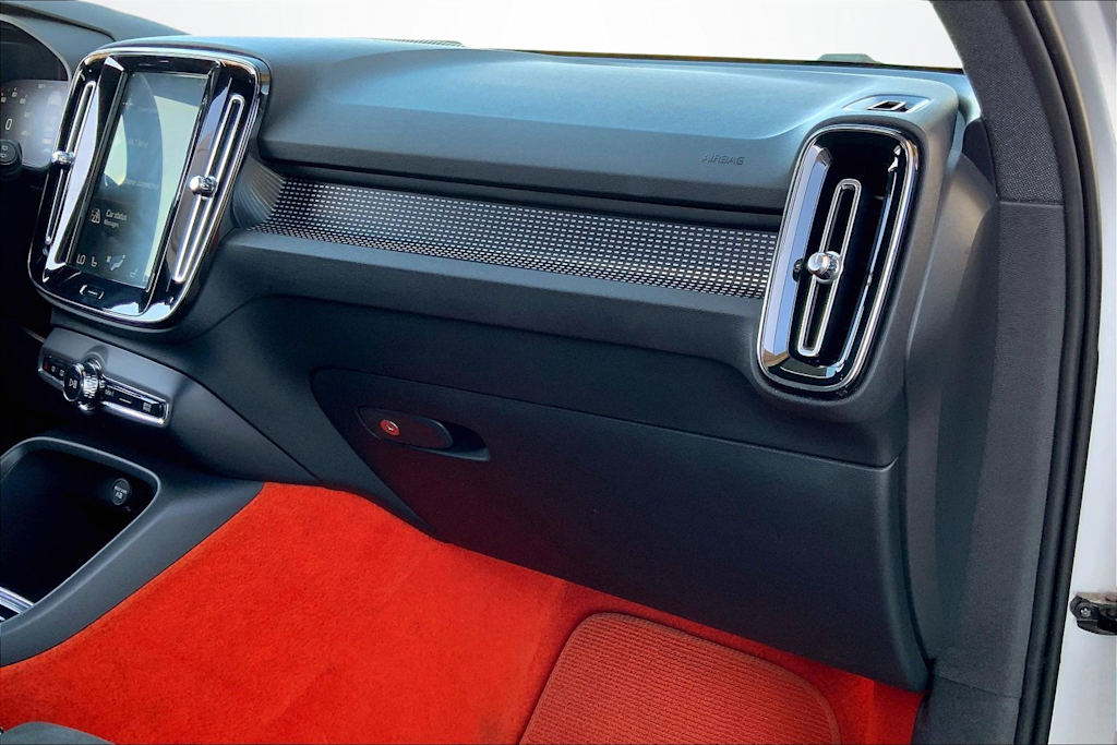 Thumbnail: 2019 Volvo XC40 - 23