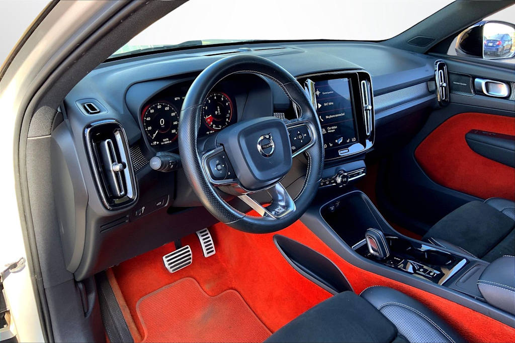 Thumbnail: 2019 Volvo XC40 - 2