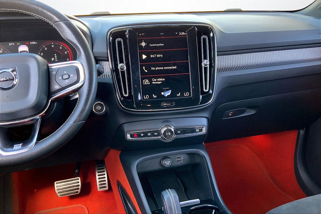 Thumbnail: 2019 Volvo XC40 - 14