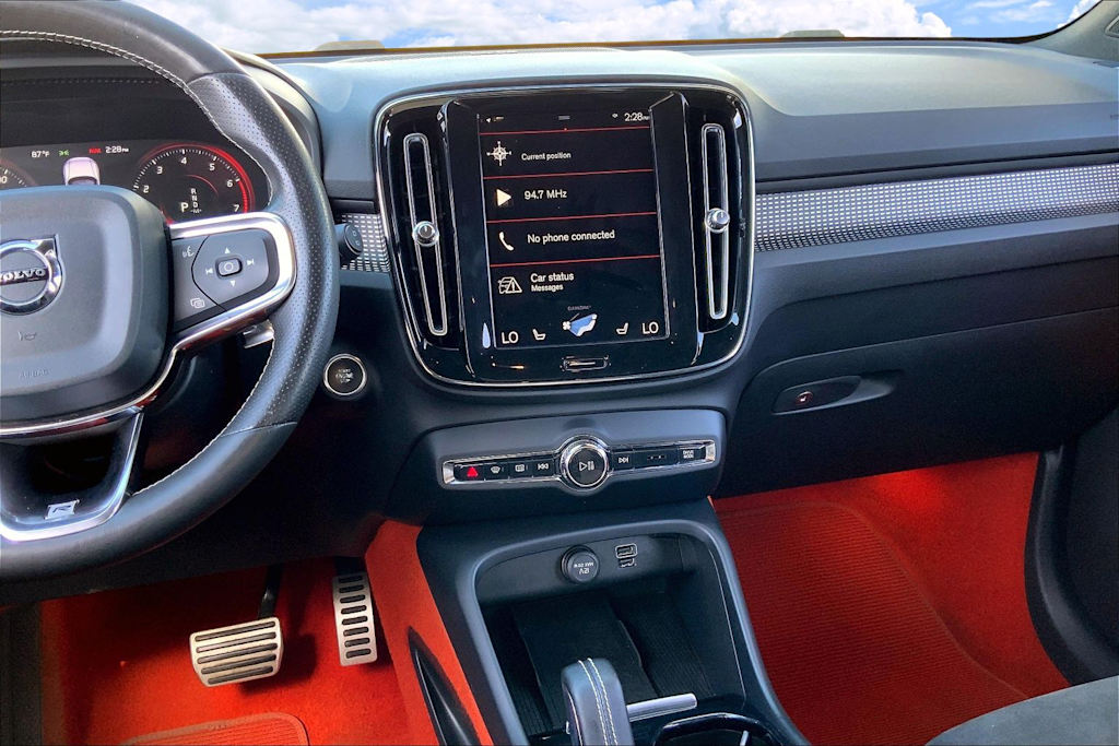 Thumbnail: 2019 Volvo XC40 - 14