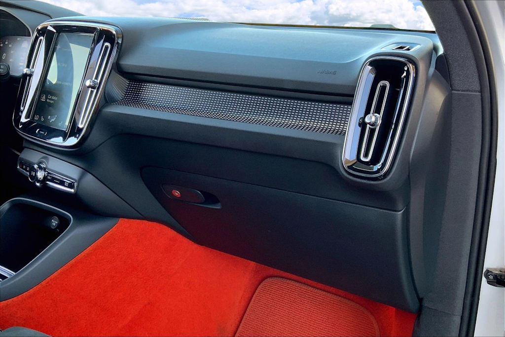Thumbnail: 2019 Volvo XC40 - 23