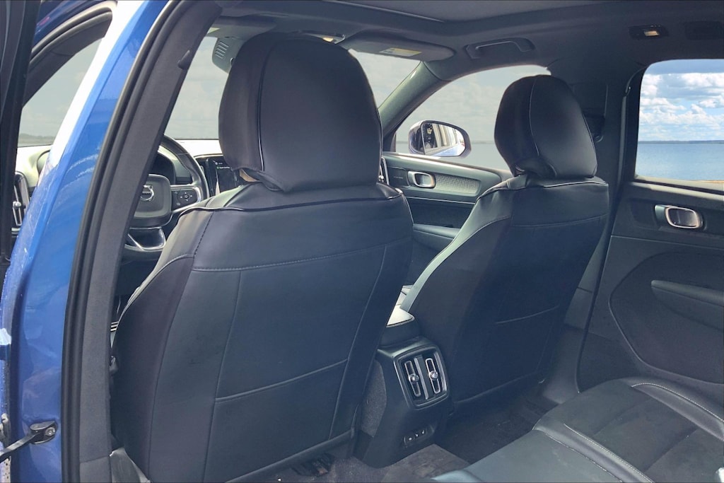 Thumbnail: 2021 Volvo XC40 - 13
