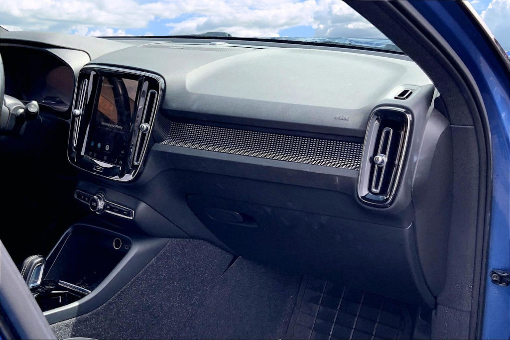 Thumbnail: 2021 Volvo XC40 - 23