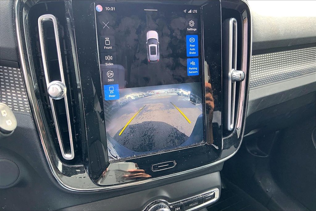 Thumbnail: 2021 Volvo XC40 - 26