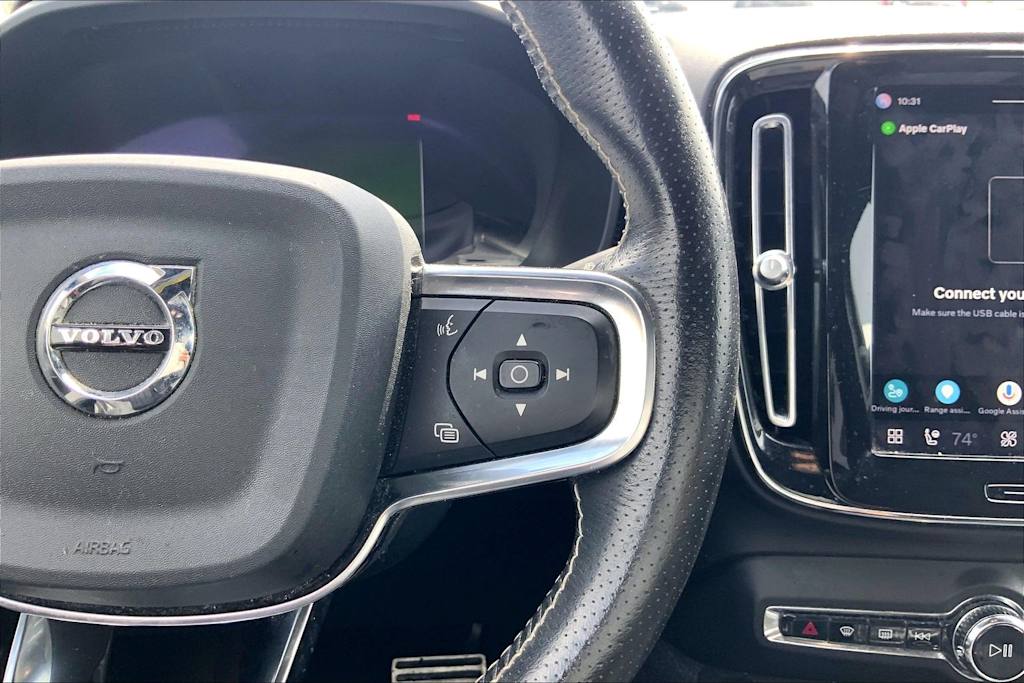 Thumbnail: 2021 Volvo XC40 - 25