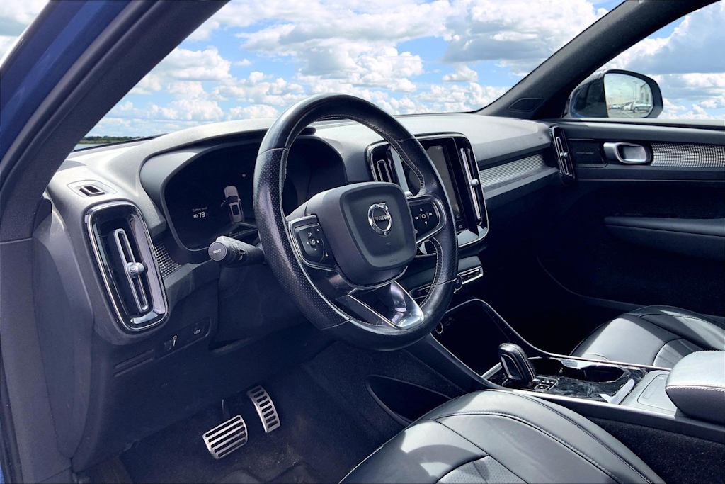 Thumbnail: 2021 Volvo XC40 - 2