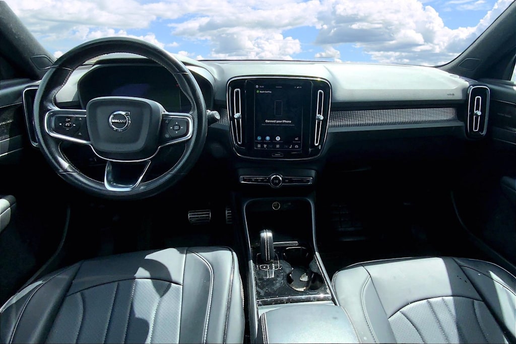 Thumbnail: 2021 Volvo XC40 - 10