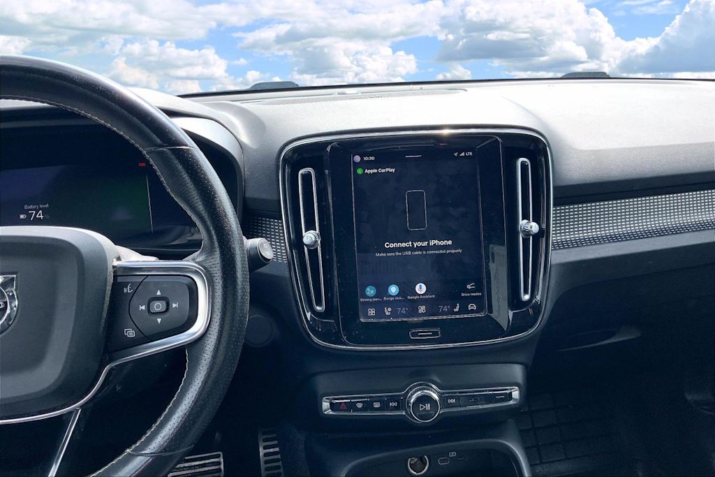 Thumbnail: 2021 Volvo XC40 - 15